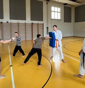 Karate Unterricht der OSA in Trimbach